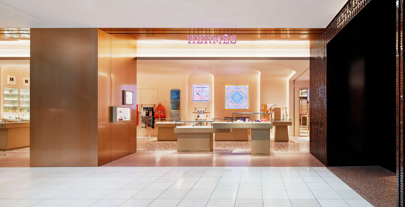 【Japan】Luxury retail store showcase customization project