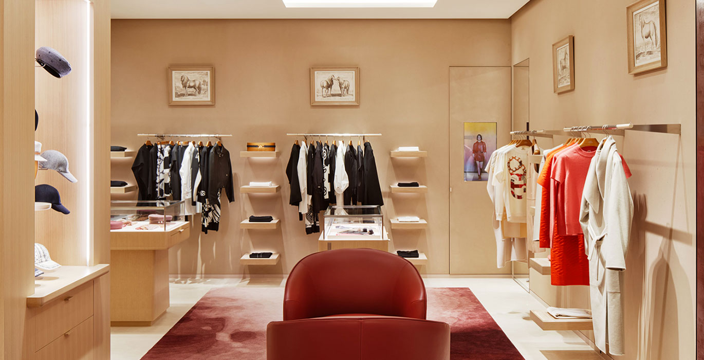 【Japan】Luxury retail store showcase customization project