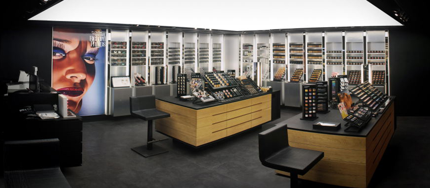 Interior design and display cabinet customization for small cosmetics retail stores