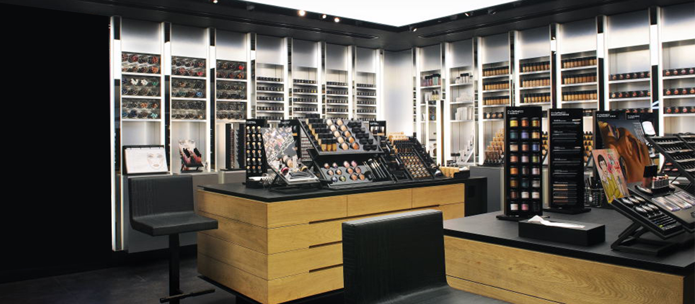 Interior design and display cabinet customization for small cosmetics retail stores