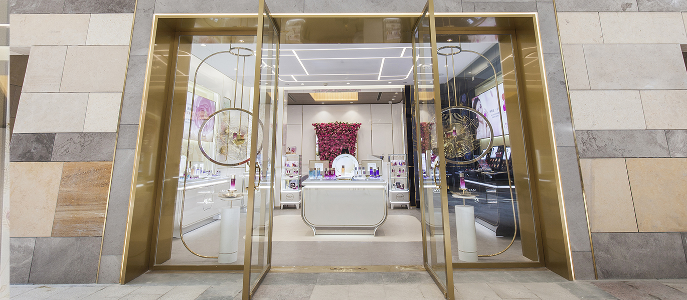 High-end space design and showcase customization for cosmetics makeup retail stores