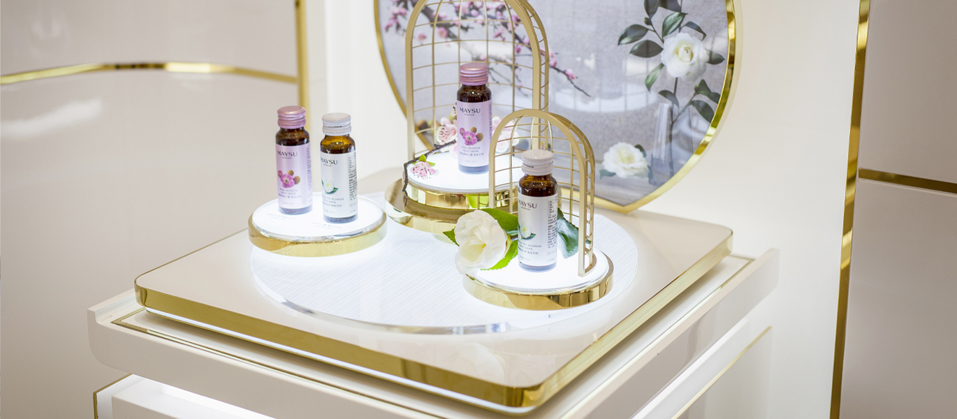 High-end space design and showcase customization for cosmetics makeup retail stores