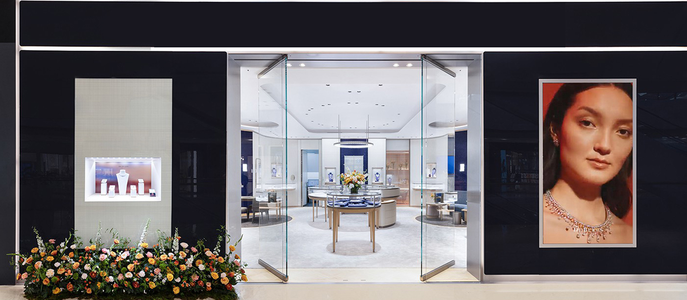 【Macau】Luxury display cabinet design for high-end diamond retail store