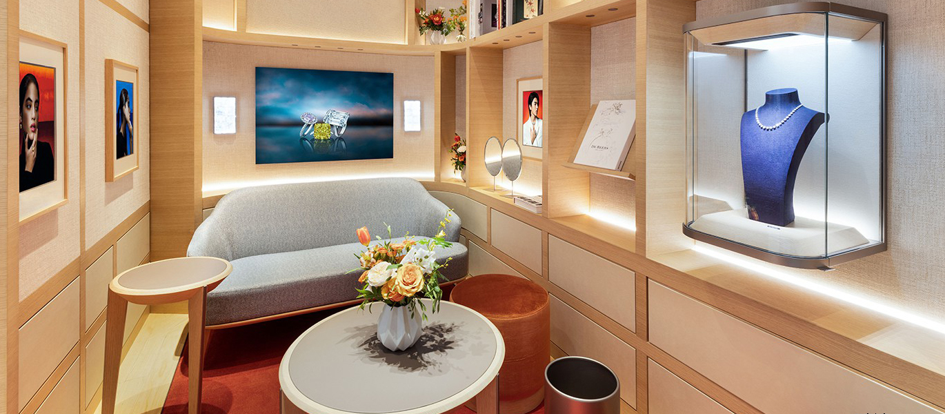【Macau】Luxury display cabinet design for high-end diamond retail store
