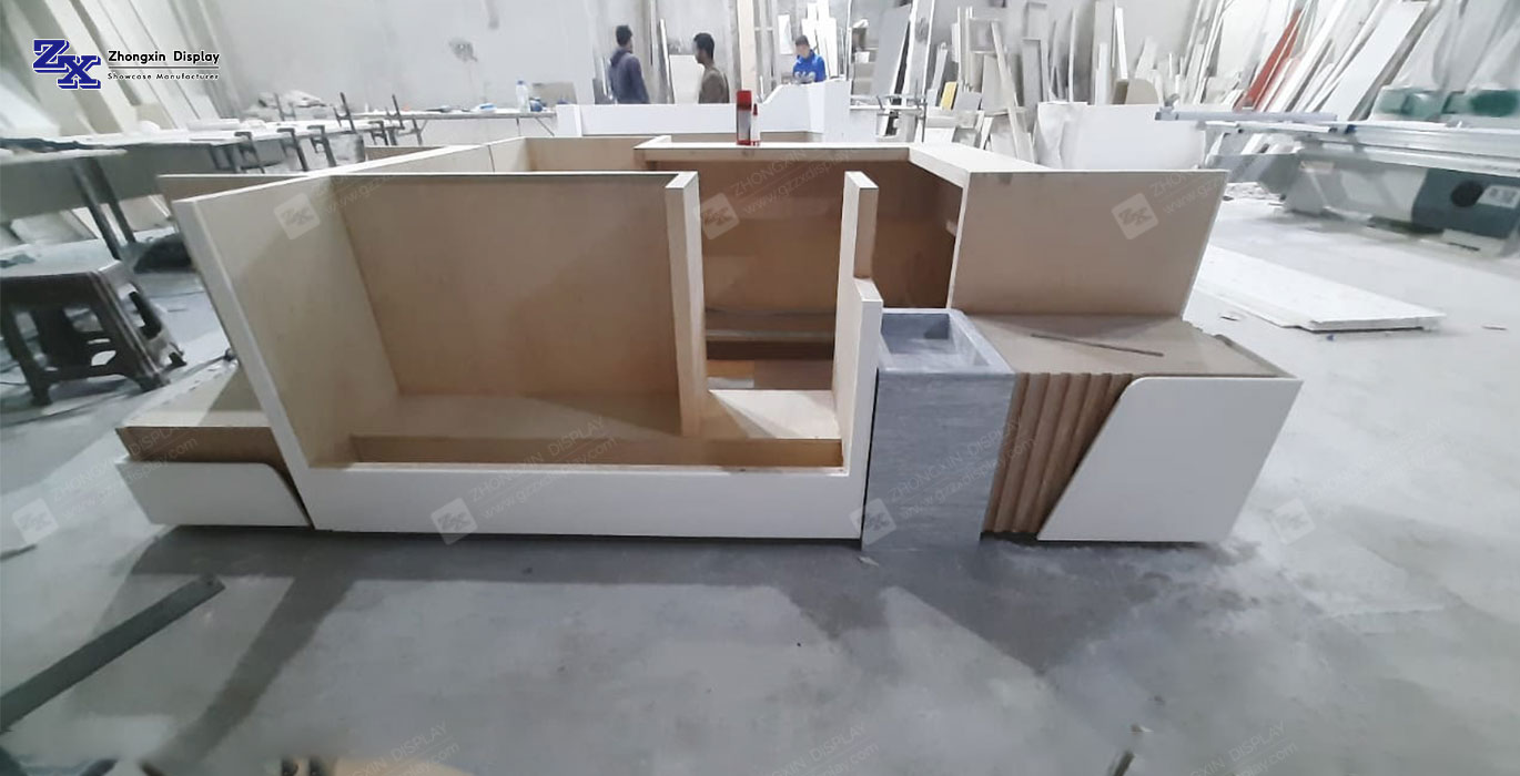 【UAE】New Design Shoe Display Stand Footwear Retail Kiosk Design