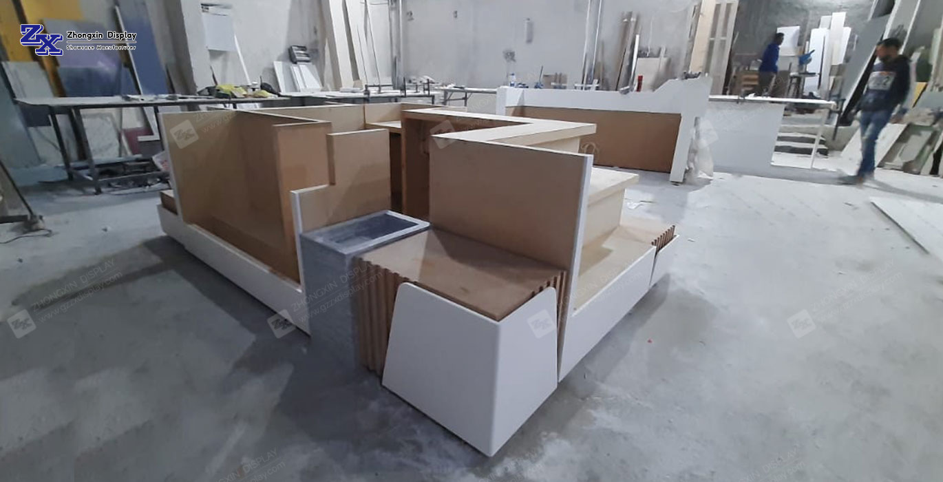 【UAE】New Design Shoe Display Stand Footwear Retail Kiosk Design