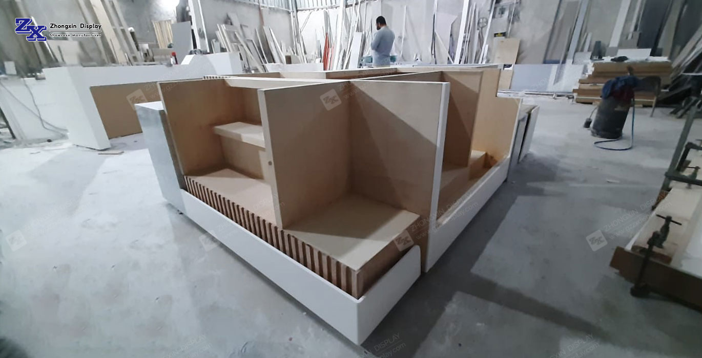 【UAE】New Design Shoe Display Stand Footwear Retail Kiosk Design